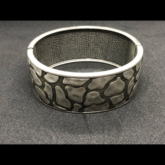 Premier Designs Jewelry - Premier Designs hinged bracelet Premier Designs Jewelry - Premier Designs hinged bracelet